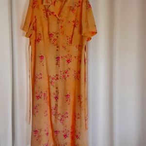 Kathie Lee Woman yellow flower dress 18w very pretty flowy dress  midi length